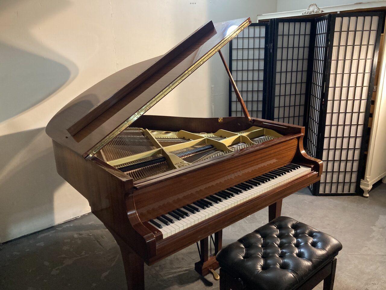 Yamaha G1 Baby Grand with open top